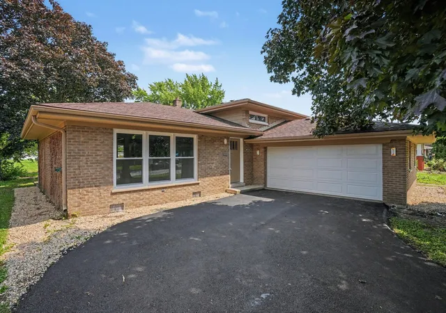 Photo 1 of Single family home for sale at 16721 School St, South Holland, IL 60473 | MLS# 12728912 | Listing updated on 2026-09-23