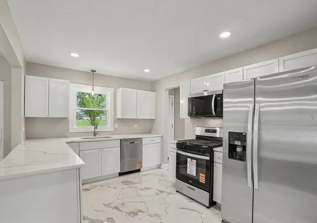 Photo 2 of Single family home for sale at 16721 School St, South Holland, IL 60473 | MLS# 12728912 | Listing updated on 2026-09-23
