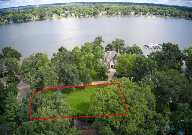 Photo 2 of Land for sale at 1577 S Shore Dr, Crystal Lake, IL 60014 | MLS# 12728928 | Listing updated on 2026-10-29