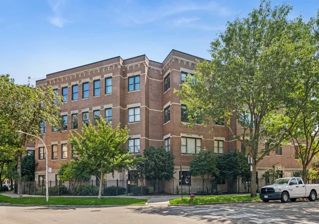 3rd image of 4149 N Kenmore Ave, Chicago, IL 60613