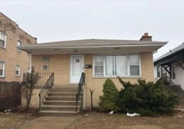 Photo 2 of Single family home for sale at 579 Ingraham Ave, Calumet City, IL 60409 | MLS# 12728976 | Listing updated on 2026-08-12