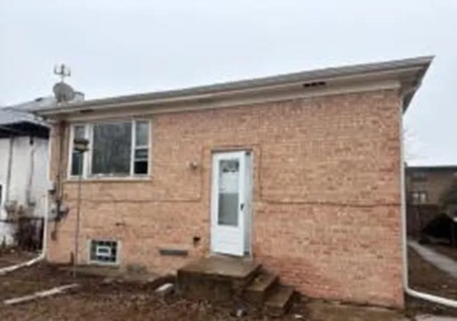 Photo 3 of Single family home for sale at 579 Ingraham Ave, Calumet City, IL 60409 | MLS# 12728976 | Listing updated on 2026-08-12