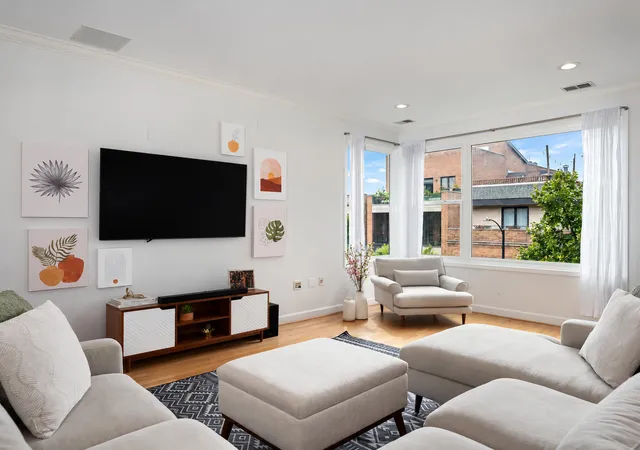 Photo 3 of Condo for sale at 929 N Damen Ave #2, Chicago, IL 60622 | MLS# 12728977 | Listing updated on 2026-09-30