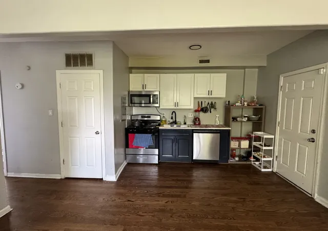 Listing Photo 5 - Condo for sale in building located at 3734 W Iowa Ave, Chicago, IL 60651