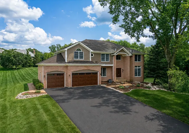 Photo 2 of Single family home for sale at 25549 N Broken Bow Pass, Barrington, IL 60010 | MLS# 12729019 | Listing updated on 2026-09-03