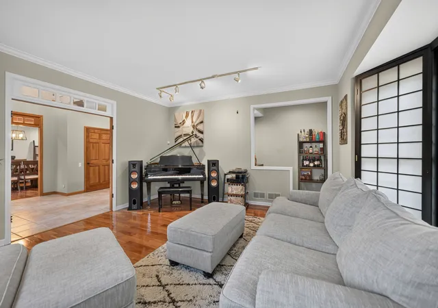 Photo 4 of Single family home for sale at 25549 N Broken Bow Pass, Barrington, IL 60010 | MLS# 12729019 | Listing updated on 2026-09-03