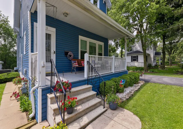 Photo 3 of Single family home for sale at 1111 S Washington St, Lockport, IL 60441 | MLS# 12729028 | Listing updated on 2026-10-10