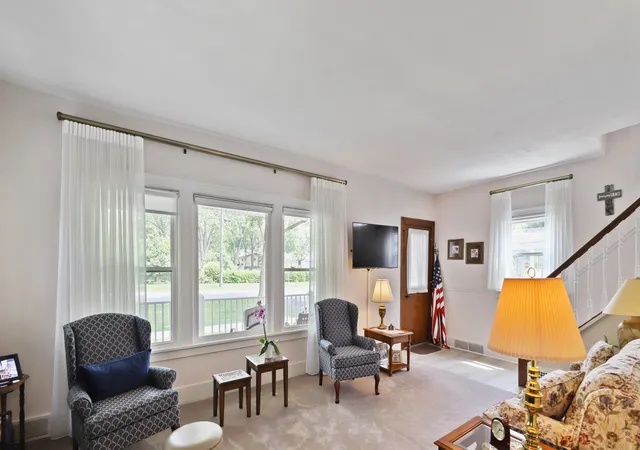Photo 4 of Single family home for sale at 1111 S Washington St, Lockport, IL 60441 | MLS# 12729028 | Listing updated on 2026-10-10