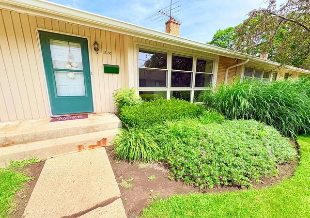 Photo 2 of Condo for sale at 922 N Milwaukee Ave #C, Libertyville, IL 60048 | MLS# 12729041 | Listing updated on 2026-10-05