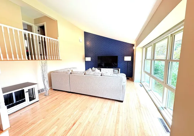 Listing Photo 5 - Condo for sale in building located at 922 N Milwaukee Ave, Libertyville, IL 60048 - Unit #C