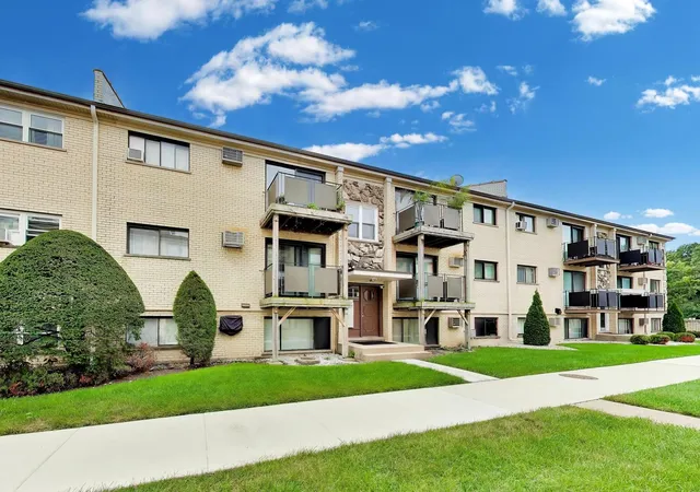 Photo 2 of Condo for sale at 5101 N E River Rd #1K, Chicago, IL 60656 | MLS# 12729071 | Listing updated on 2026-10-05