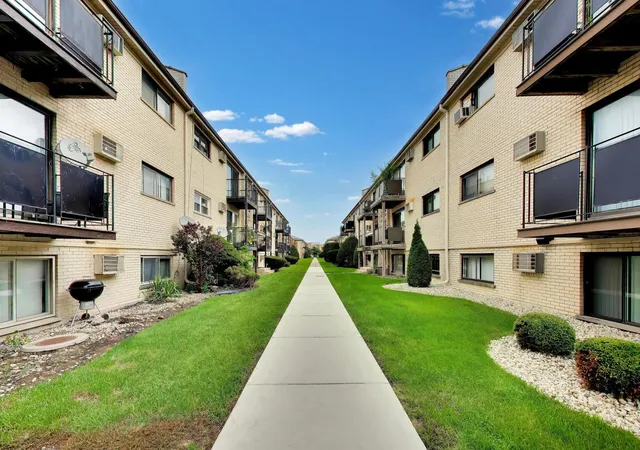 Photo 3 of Condo for sale at 5101 N E River Rd #1K, Chicago, IL 60656 | MLS# 12729071 | Listing updated on 2026-10-05