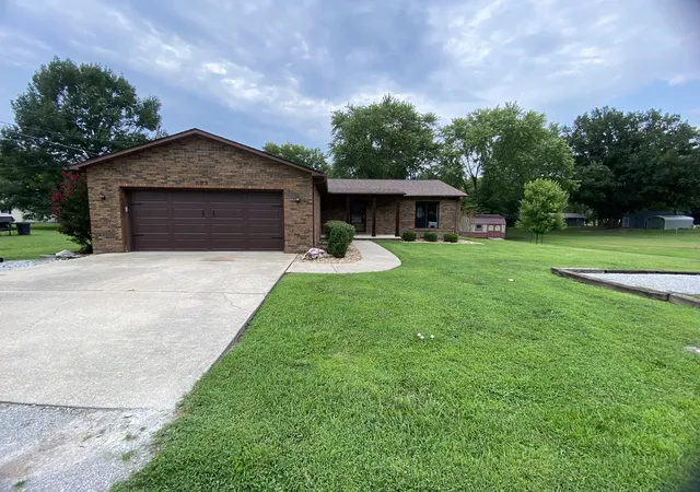 Photo 2 of Single family home for sale at 303 W Blake St, Benton, IL 62812 | MLS# 12729072 | Listing updated on 2026-09-14