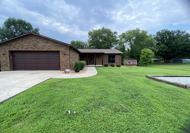 Photo 2 of Single family home for sale at 303 W Blake St, Benton, IL 62812 | MLS# 12729072 | Listing updated on 2026-09-14