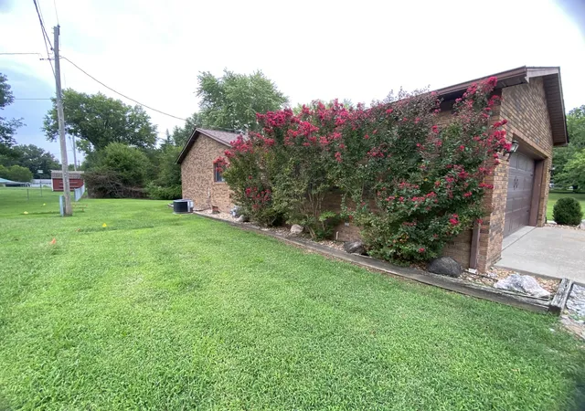 Photo 3 of Single family home for sale at 303 W Blake St, Benton, IL 62812 | MLS# 12729072 | Listing updated on 2026-09-14