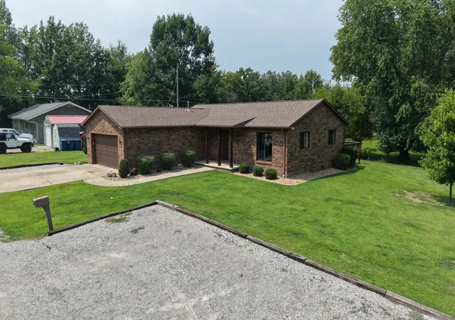 Photo 42 of Single family home for sale at 303 W Blake St, Benton, IL 62812 | MLS# 12729072 | Listing updated on 2026-09-14