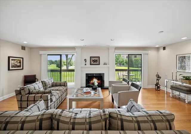 Listing Photo 5 - Condo for sale in building located at 1771 Mission Hls Rd, Northbrook, IL 60062 - Unit #115