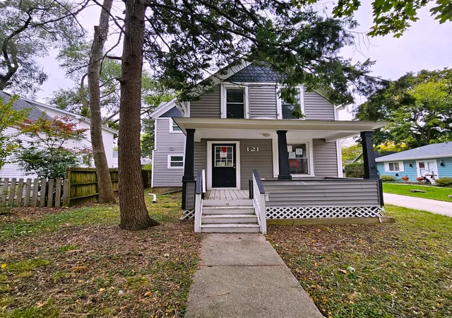 Photo 1 of Sale Pending at 121 4th Street, Libertyville, IL 60048 | MLS# 12729104 | Listing updated on 2026-09-05