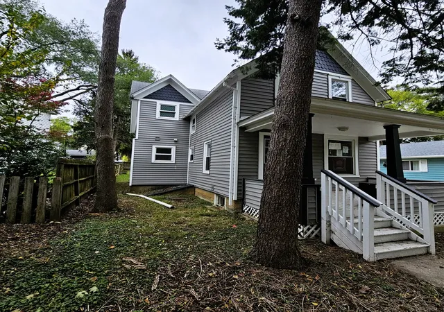 Photo 2 of Sale Pending at 121 4th Street, Libertyville, IL 60048 | MLS# 12729104 | Listing updated on 2026-09-05