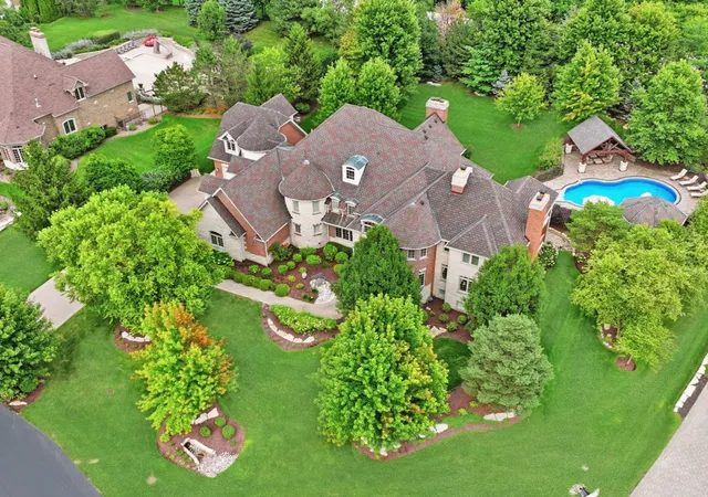 Photo 2 of Mansion for sale at 105 Forest Edge Dr, Palos Park, IL 60464 | MLS# 12729119 | Listing updated on 2026-09-14