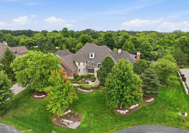 Photo 2 of Single family home for sale at 105 Forest Edge Dr, Palos Park, IL 60464 | MLS# 12729119 | Listing updated on 2026-09-14