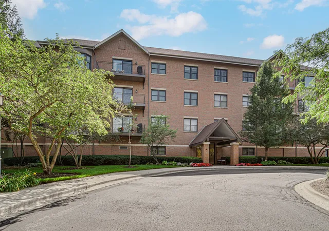 Photo 1 of Condo for sale at 20 Trafalgar Sq #407, Lincolnshire, IL 60069 | MLS# 12729121 | Listing updated on 2026-09-17