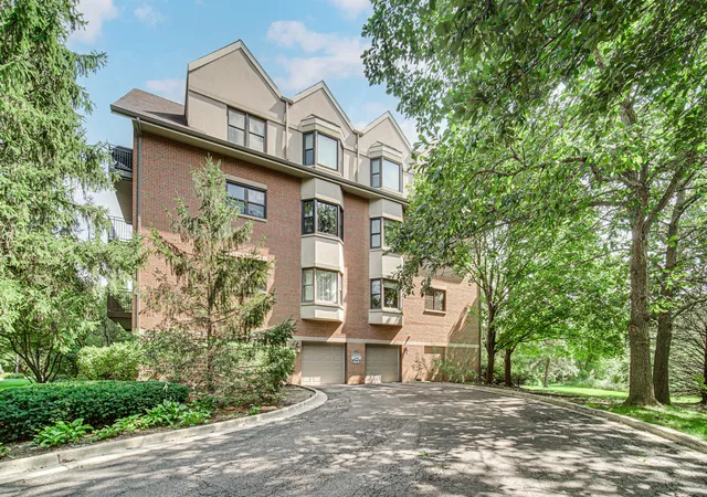 Photo 27 of Condo for sale at 20 Trafalgar Sq #407, Lincolnshire, IL 60069 | MLS# 12729121 | Listing updated on 2026-09-17