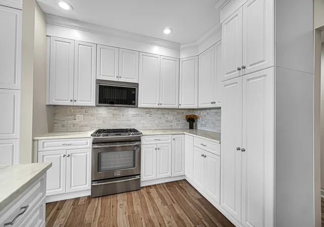 Photo 3 of Condo for sale at 20 Trafalgar Sq #407, Lincolnshire, IL 60069 | MLS# 12729121 | Listing updated on 2026-09-17