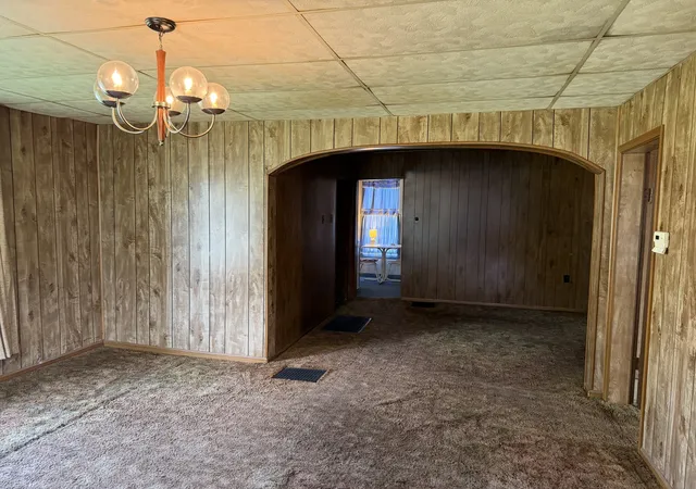 Photo 4 of Single family home for sale at 402 E Keyes St, Duquoin, IL 62832 | MLS# 12729133 | Listing updated on 2026-08-16