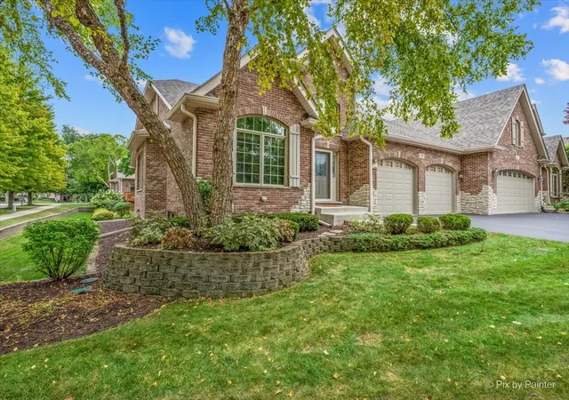 Photo 4 of Sale Pending at 701 Kelly Ct, Roselle, IL 60172 | MLS# 12729136 | Listing updated on 2026-10-02