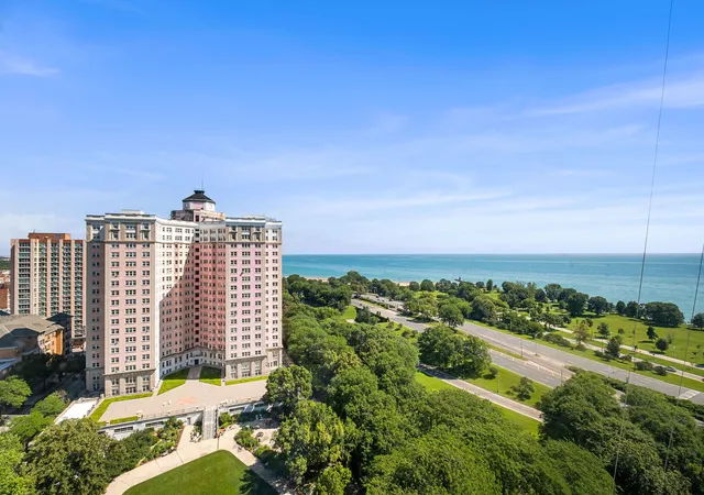 4th image of 5455 N Sheridan Rd #2003, Chicago, IL 60640 | MLS# 12729151