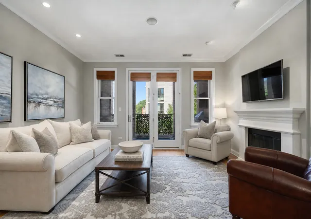 Photo 2 of Sale Pending at 1941 W Armitage Ave #2E, Chicago, IL 60622 | MLS# 12729154 | Listing updated on 2026-08-16