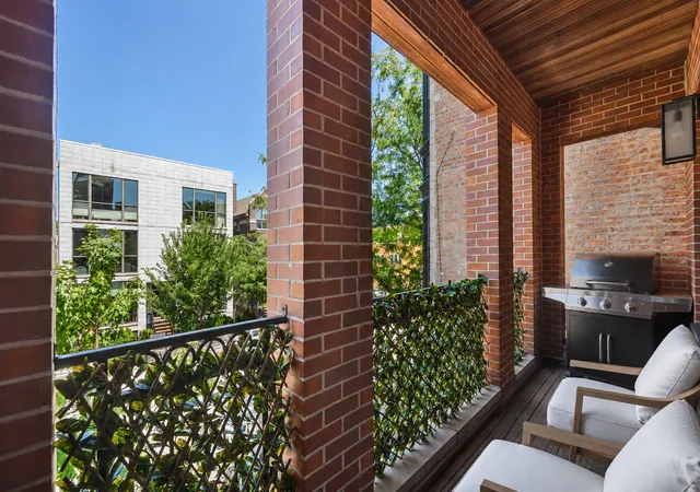 Photo 2 of Sale Pending at 1941 W Armitage Ave #2E, Chicago, IL 60622 | MLS# 12729154 | Listing updated on 2026-08-16