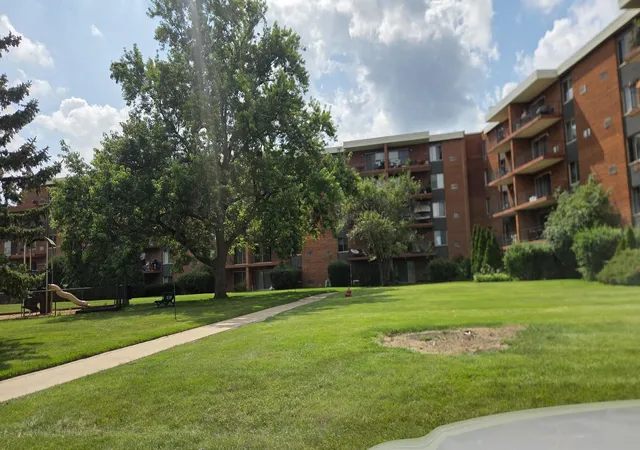 Photo 2 of Condo for sale at 18 E Old Willow Rd #213N, Prospect Heights, IL 60070 | MLS# 12729156 | Listing updated on 2026-10-22