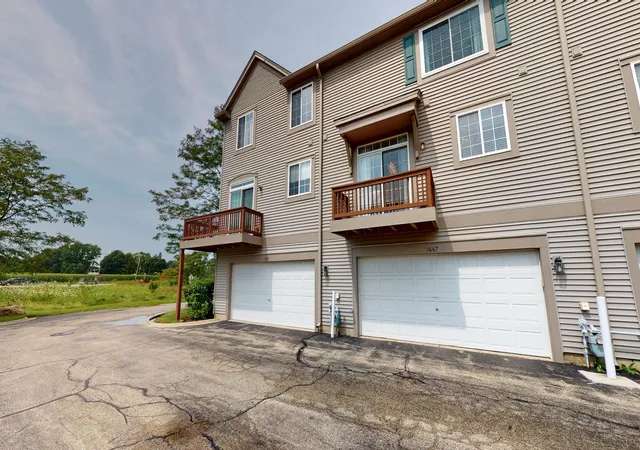 Photo 23 of Townhouse for sale at 1667 Sta Park Dr, Grayslake, IL 60030 | MLS# 12729158 | Listing updated on 2026-09-14