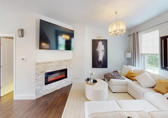 Photo 4 of Townhouse for sale at 1667 Sta Park Dr, Grayslake, IL 60030 | MLS# 12729158 | Listing updated on 2026-09-14