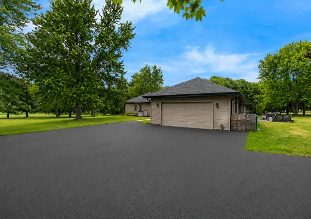 3rd image of 11N025 Burlington Rd, Hampshire, IL 60140 | MLS# 12729165