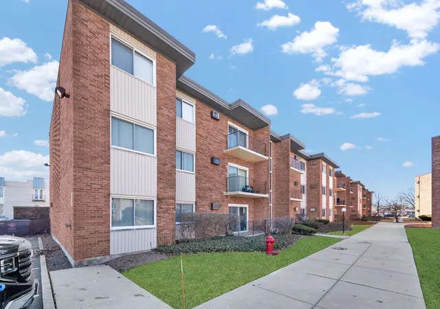 Photo 2 of Condo for sale at 4112 W 98th Street #102, Oak Lawn, IL 60453 | MLS# 12729177 | Listing updated on 2026-08-16