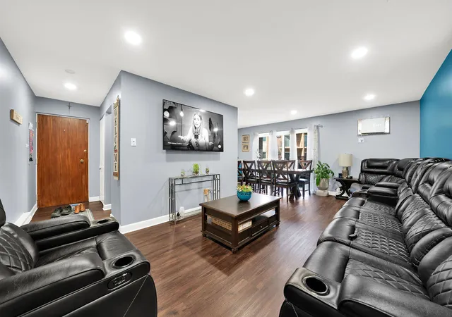 Listing Photo 5 - Condo for sale in building located at 4112 W 98Th St, Oak Lawn, IL 60453 - Unit #102