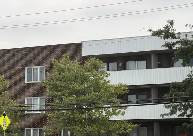 Photo 2 of Condo for sale at 150 E Grand Ave #302, Elmhurst, IL 60126 | MLS# 12729182 | Listing updated on 2026-08-16