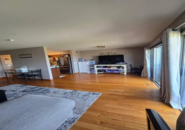 Photo 5 of Condo for sale at 150 E Grand Ave #302, Elmhurst, IL 60126 | MLS# 12729182 | Listing updated on 2026-08-16