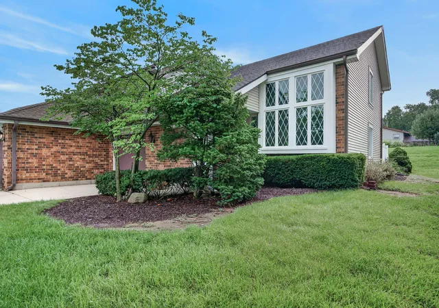 Listing Photo 2 - Condo for sale in building located at 510 N Thornwood Dr, McHenry, IL 60050 - Unit #510