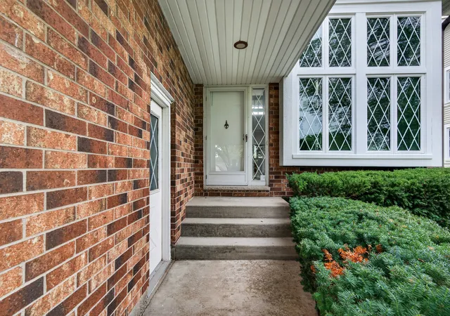 Listing Photo 4 - Condo for sale in building located at 510 N Thornwood Dr, McHenry, IL 60050 - Unit #510