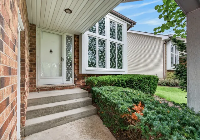 Listing Photo 5 - Condo for sale in building located at 510 N Thornwood Dr, McHenry, IL 60050 - Unit #510