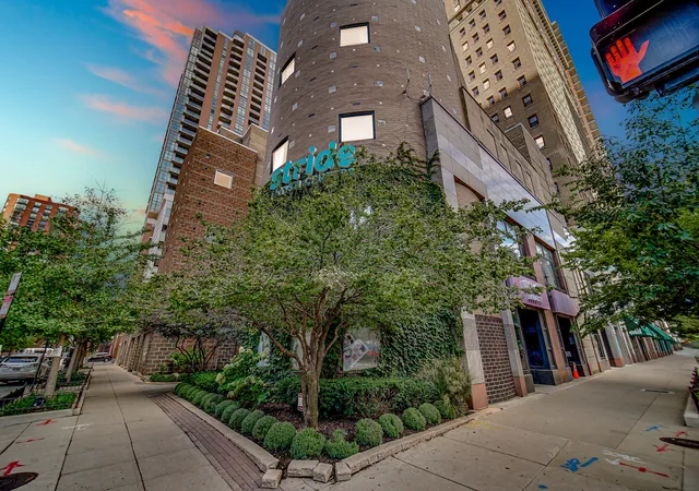 Listing Photo 3 - Condo for sale in building located at 40 E 9Th St, Chicago, IL 60605 - Unit #1809