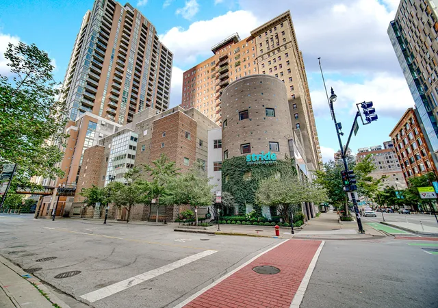 Listing Photo 4 - Condo for sale in building located at 40 E 9Th St, Chicago, IL 60605 - Unit #1809