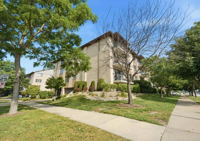 Photo 1 of Condo for sale at 4500 W 93rd Street #1A, Oak Lawn, IL 60453 | MLS# 12729295 | Listing updated on 2026-08-16