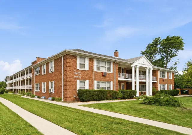 Photo 1 of Condo for sale at 2000 Parkside Dr #FG, Park Ridge, IL 60068 | MLS# 12729299 | Listing updated on 2026-08-27