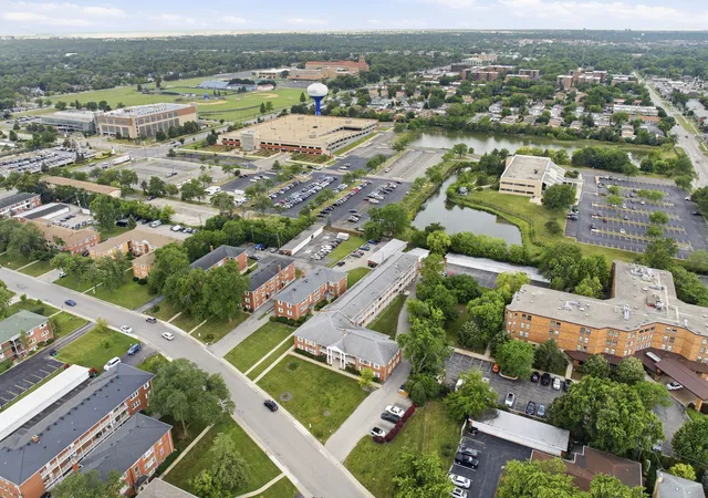 Listing Photo 2 - Condo for sale in building located at 2000 Parkside Dr, Park Ridge, IL 60068 - Unit #FG