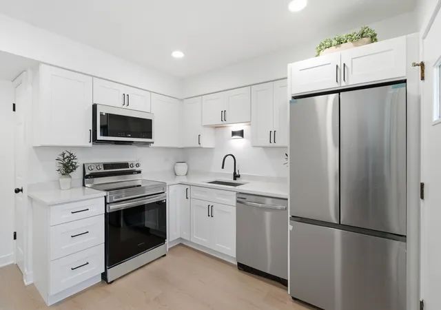 Photo 2 of Condo for sale at 2000 Parkside Dr #FG, Park Ridge, IL 60068 | MLS# 12729299 | Listing updated on 2026-08-27